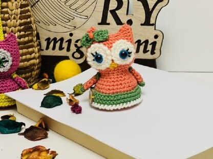 amigurumi owl paper weight