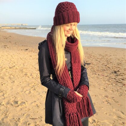 “Yvonne” scarf, hat and gloves