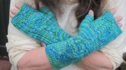 Kando Cabled Fingerless Mitts