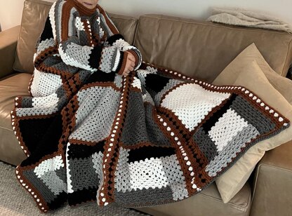 ARTISTIC BLOCKS SWEATER BLANKET
