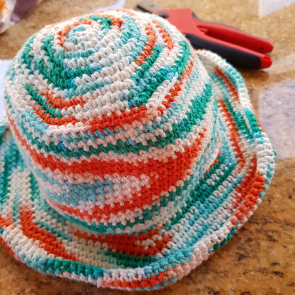 Girl's crochet sunhat