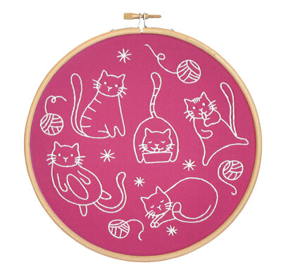 Hawthorn Handmade Crafty Cats Printed Embroidery Kit - 7in
