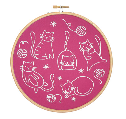 Hawthorn Handmade Crafty Cats Embroidery Kit - 7in