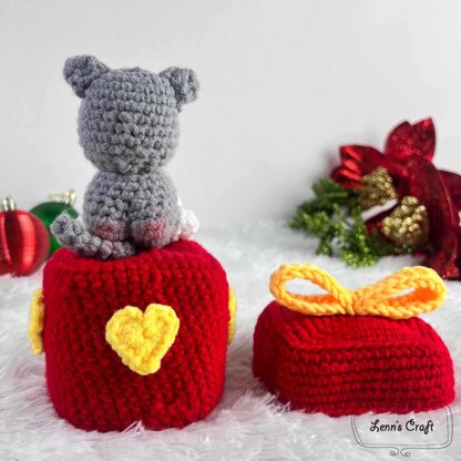 Reversible Christmas Amigurumi Pattern , Husky Puppy in Gift Box