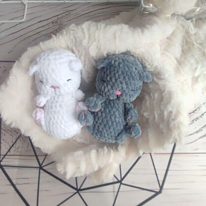 Sleeping kitten in cradle crochet pattern and video