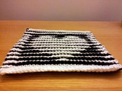 Black & White Valentine Heart Illusion Knitting