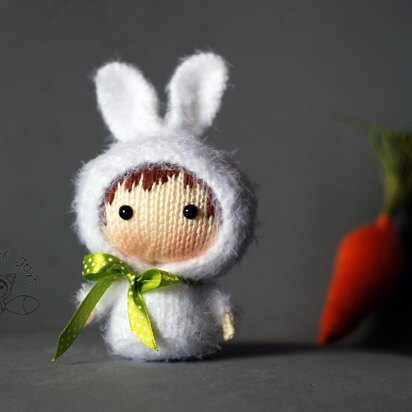 White Bunny Doll with carrot. Tanoshi series toy.