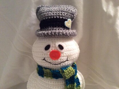 Freezy the Snowman Crochet Pattern