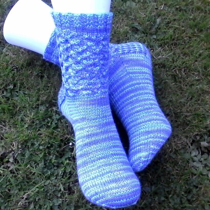 Daydreamer 4ply Socks Pattern - knitting pattern