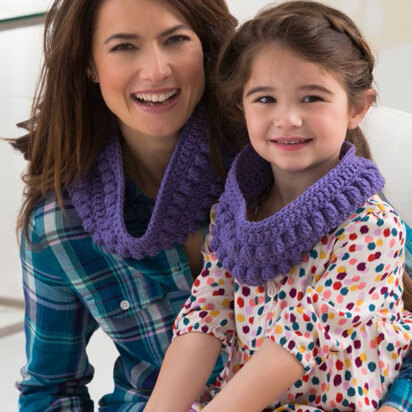 Just Like Mom Cowl in Red Heart Super Saver Economy Solids - LW4183 - Downloadable PDF