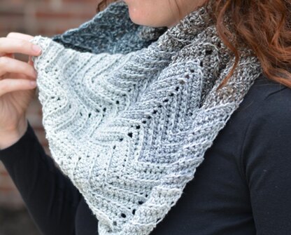 Ribbed Zig Zag Cowl