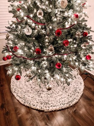 Peppermint Swirl Tree Skirt