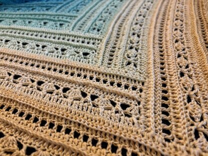 Triangular Scarf "Oreithyia"