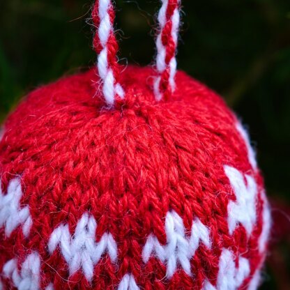 Danish Cross Christmas Bauble Knitting Pattern - Christmas Knitting Patterns