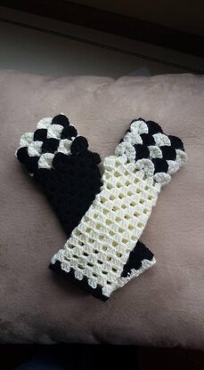 Long Crocodile Stitch Fingerless Gloves