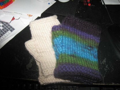 Short Fingerless Gloves