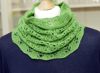 Lace cowl "Cathrin"