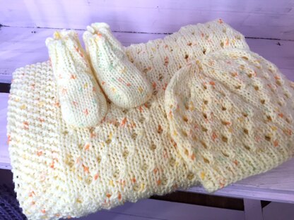 Easy Eyelets Baby Blanket Set