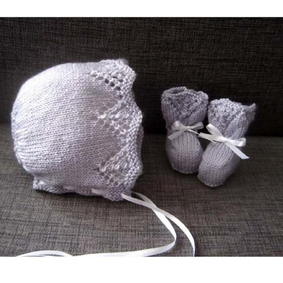 Vivienne Bonnet & Booties Set (4-ply)