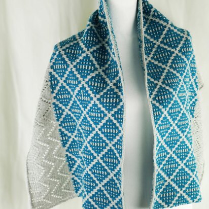 Dotted Diamonds Shawl in Cascade Yarns Aegean Tweed - DK622 - Downloadable PDF