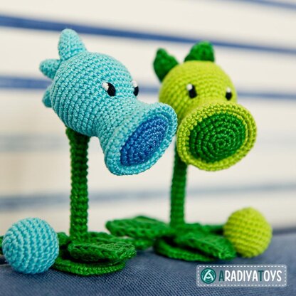 Peashooter and Snow Pea by AradiyaToys