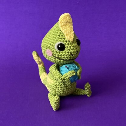 Chloe the Chameleon Amigurumi