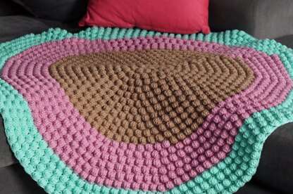 Bobble stitch round blanket crochet