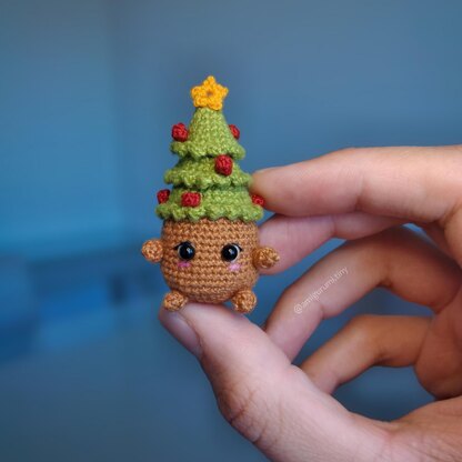 Tiny Christmas tree amigurumi