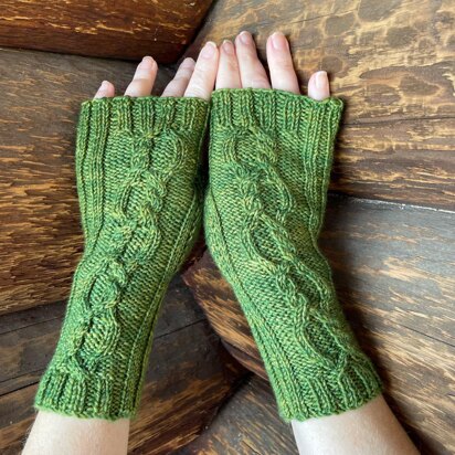 Reflejada Fingerless Mitts