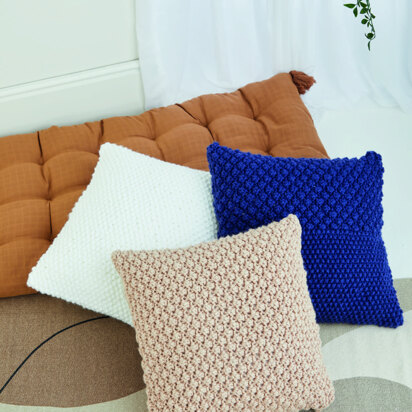 Cushion Cover in Hayfield Bonus Super Chunky - 10616 - Downloadable PDF