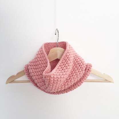Crochet Cowl Pattern Crochet pattern by Annemarie Benthem | LoveCrafts