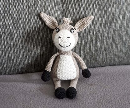 Crochet Pattern for the Pretty Donkey Valentin!