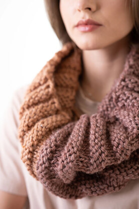 Welted Rib Cowl in Lion Brand Basic Stitch Anti Microbial Thick&Quick - M23003BSAMTQ - Downloadable PDF