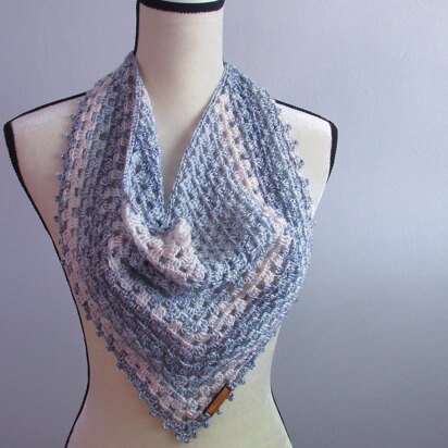 Picots and Valleys Cowl