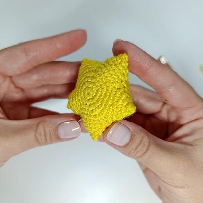 Sleepy Smiling STAR Amigurumi