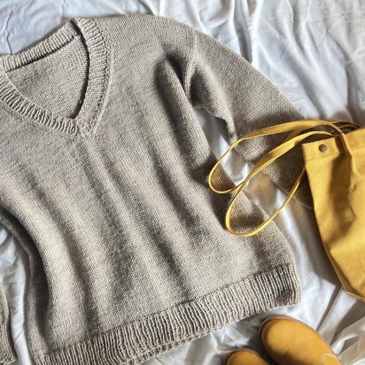 Sweater FOUR - V-neck