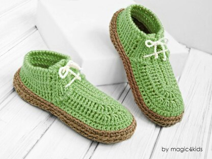 Green mocassins