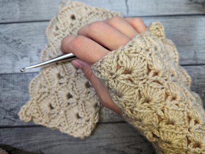 Spring Shells Fingerless Gloves