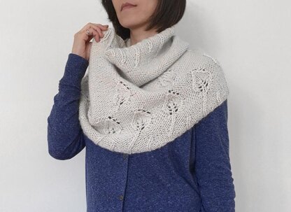 Debbie - leaf pattern cowl