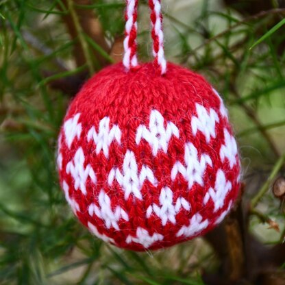 Danish Cross Christmas Bauble Knitting Pattern - Christmas Knitting Patterns