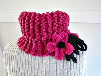 944 - Fuchsia cowl