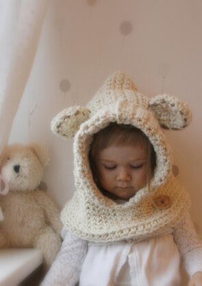 Bessy polar bear hood