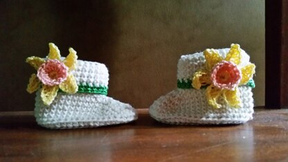 Booties for baby Jonquil