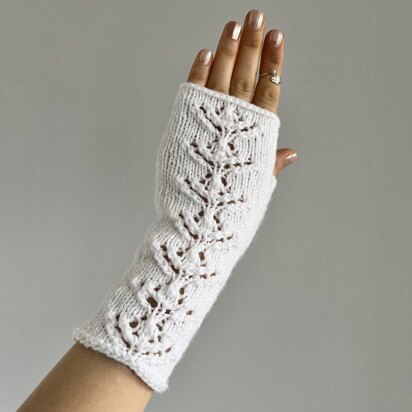 Blooming Snowdrop Fingerless mitts