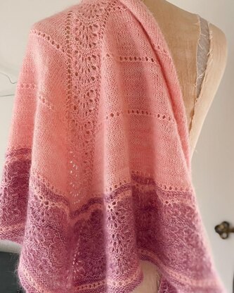 Moira Rose shawl