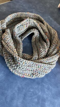 Chunky Tweed Infinity Scarf Beginner