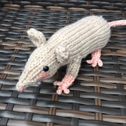 Raymond the Rat - knitting pattern