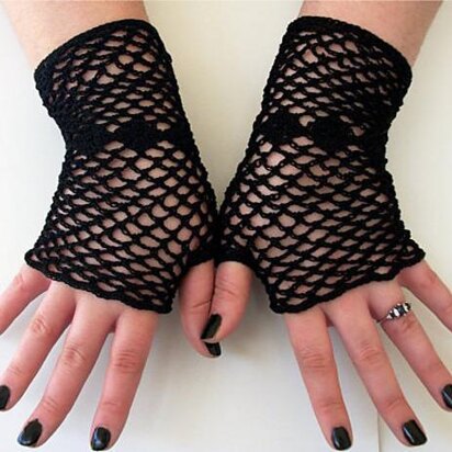 Fishnet Fingerless Gloves With Diamonds