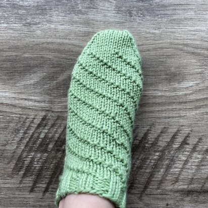Pistachio Swirl Slipper Socks - knitting pattern