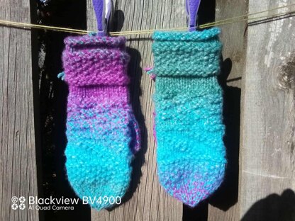 Wild Island Textured Mittens